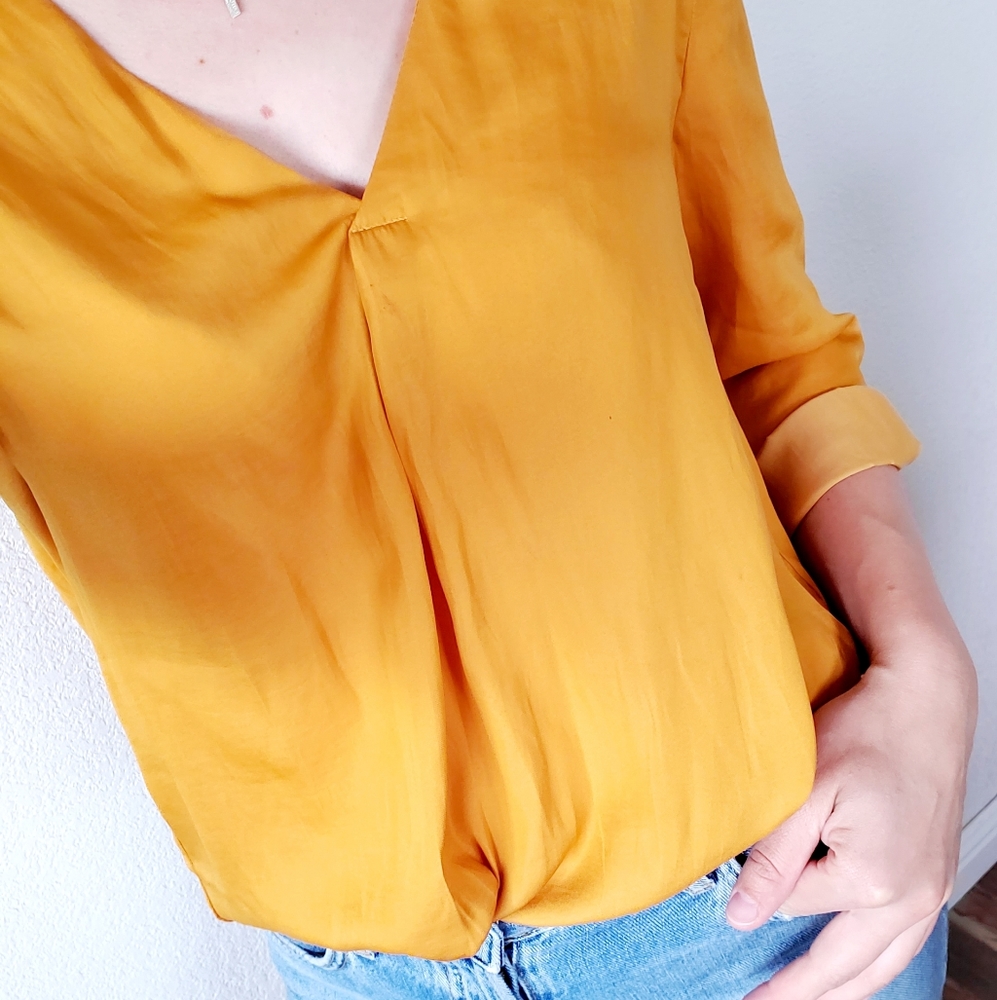 Blouse, Mustard. Flawless